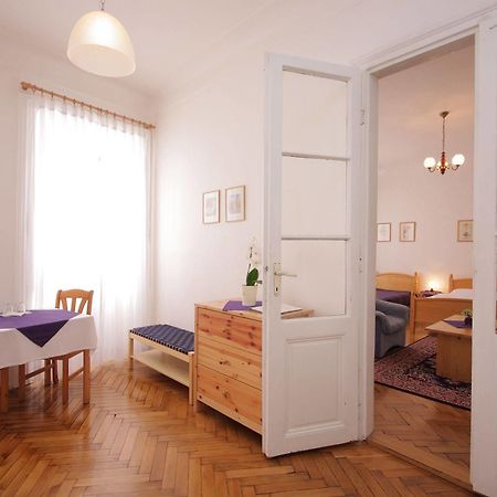 The Green Garland Pension Praag Buitenkant foto