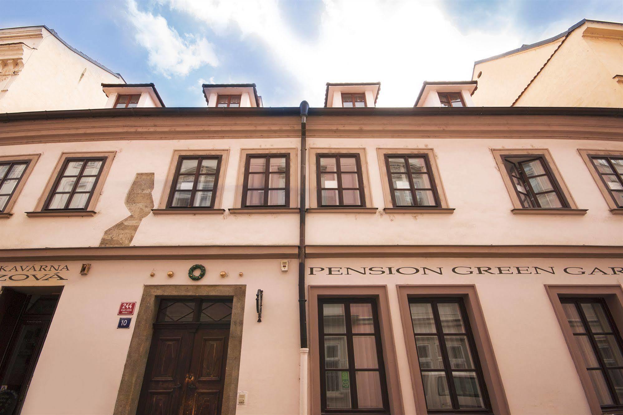 The Green Garland Pension Praag Buitenkant foto