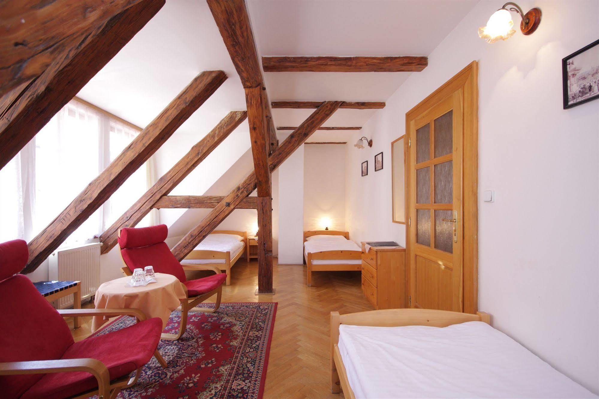 The Green Garland Pension Praag Buitenkant foto