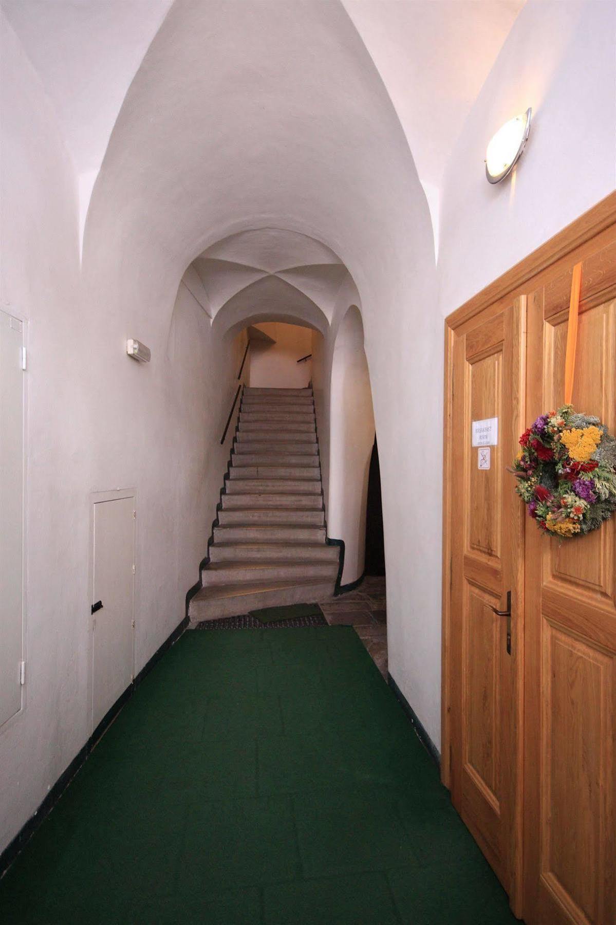 The Green Garland Pension Praag Buitenkant foto