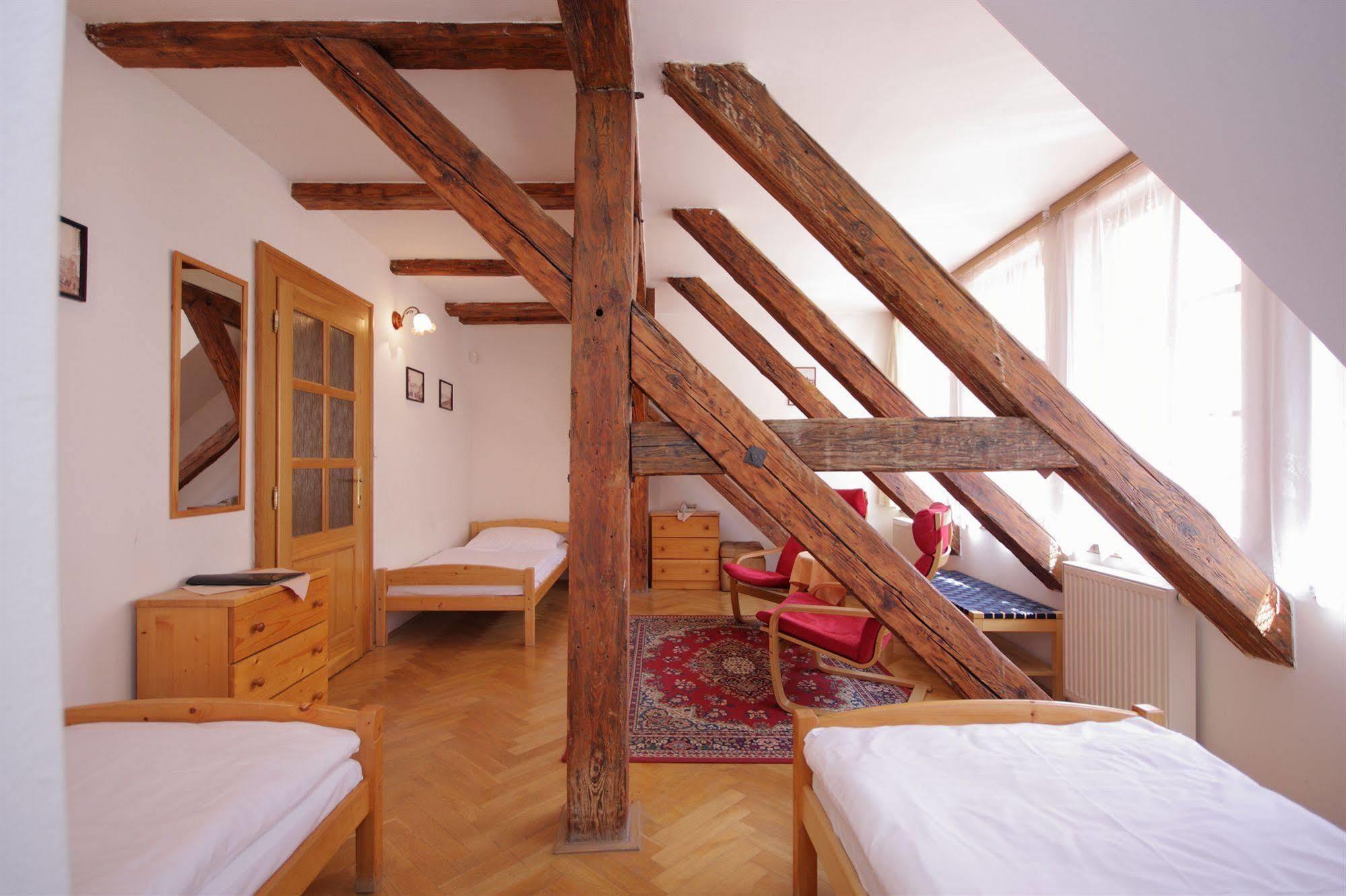 The Green Garland Pension Praag Buitenkant foto