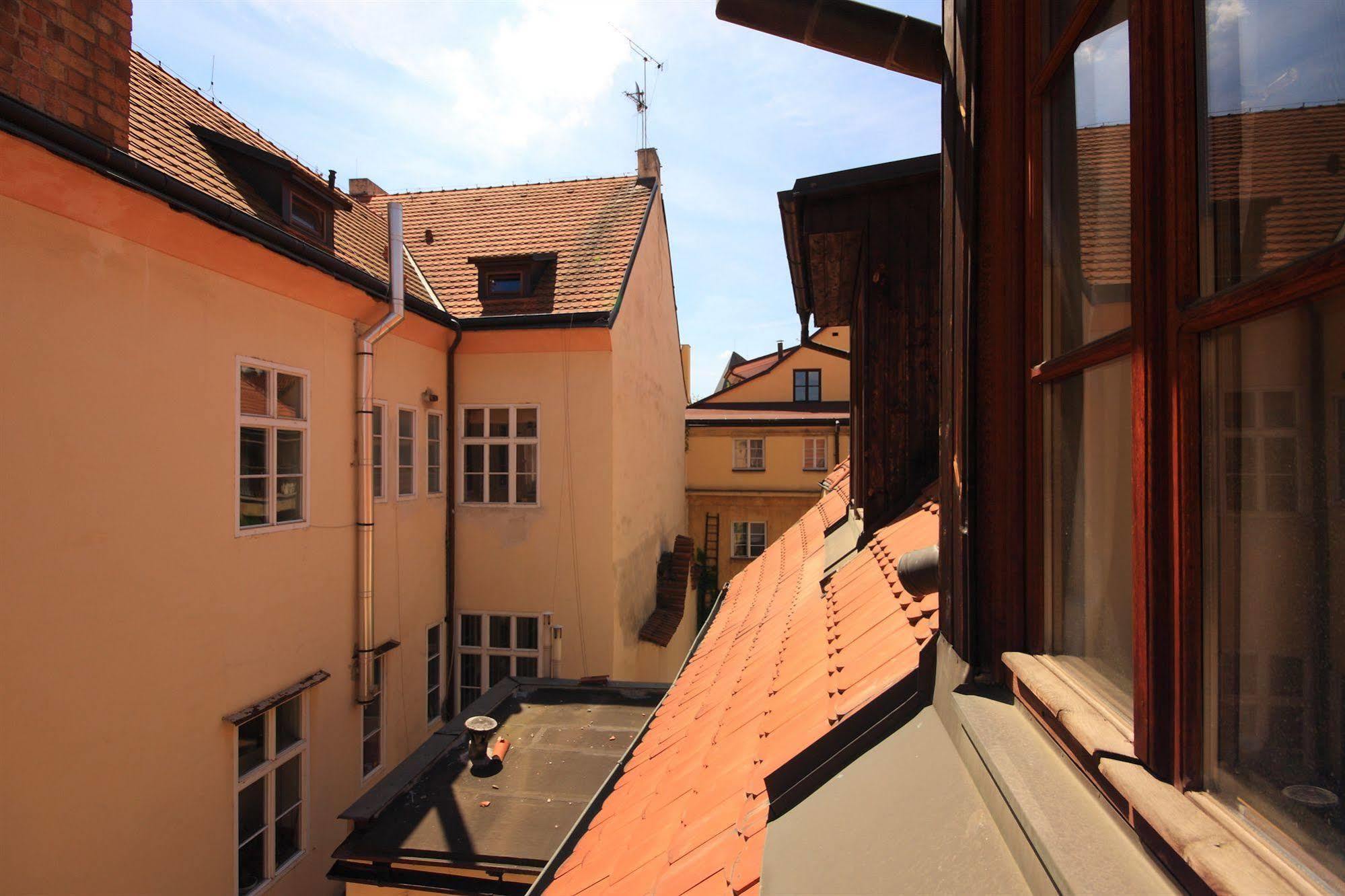 The Green Garland Pension Praag Buitenkant foto