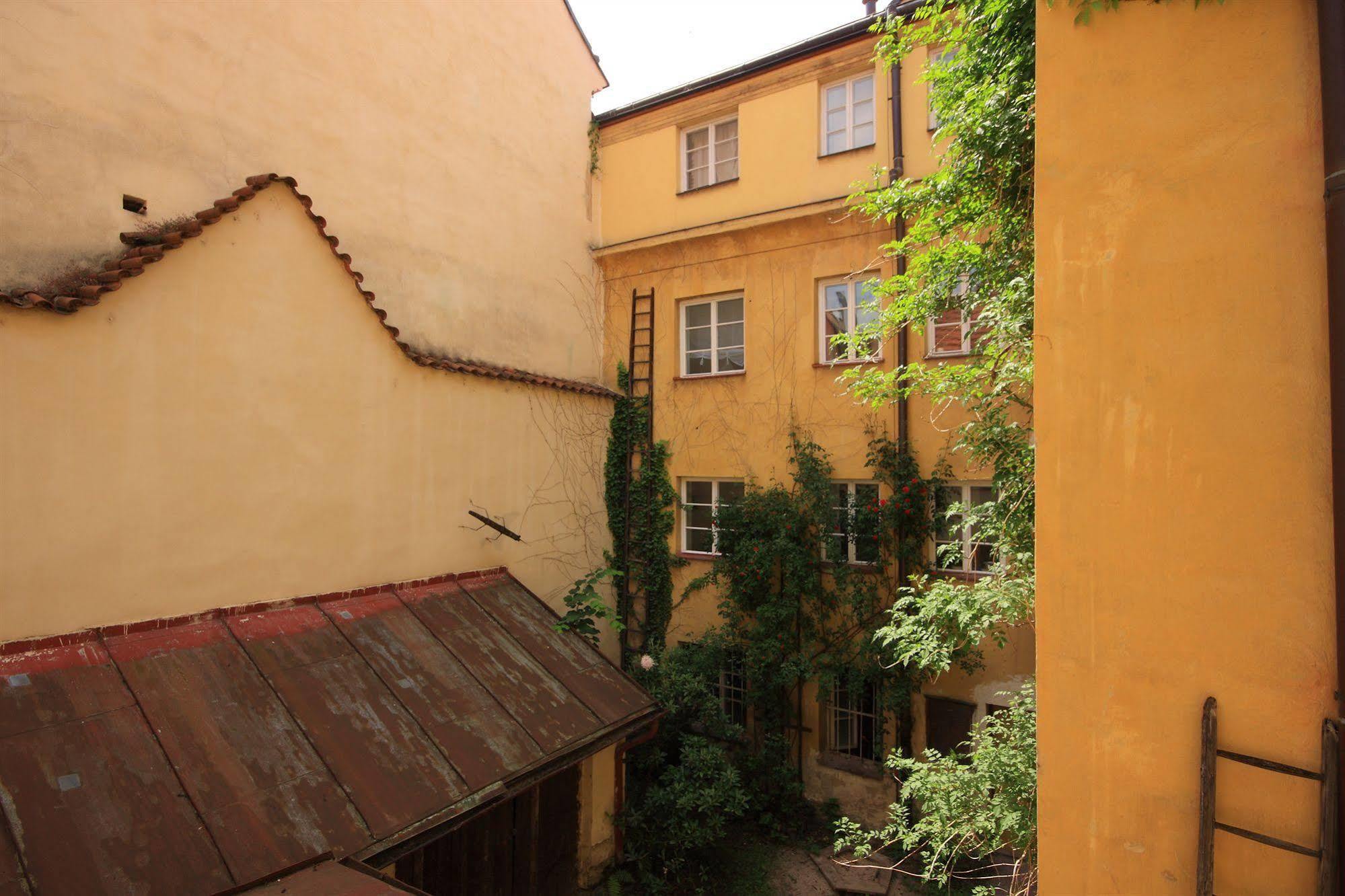 The Green Garland Pension Praag Buitenkant foto