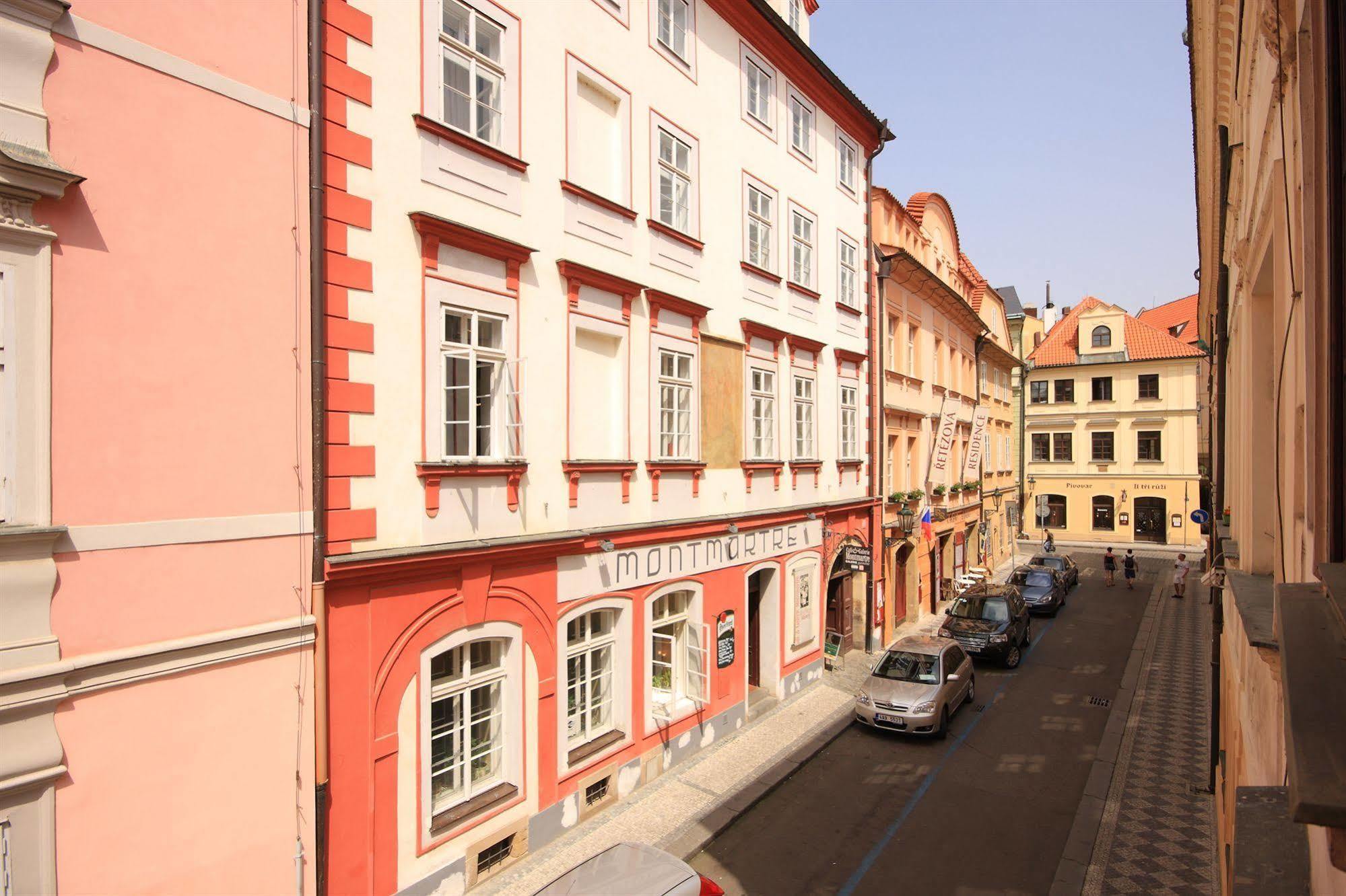 The Green Garland Pension Praag Buitenkant foto
